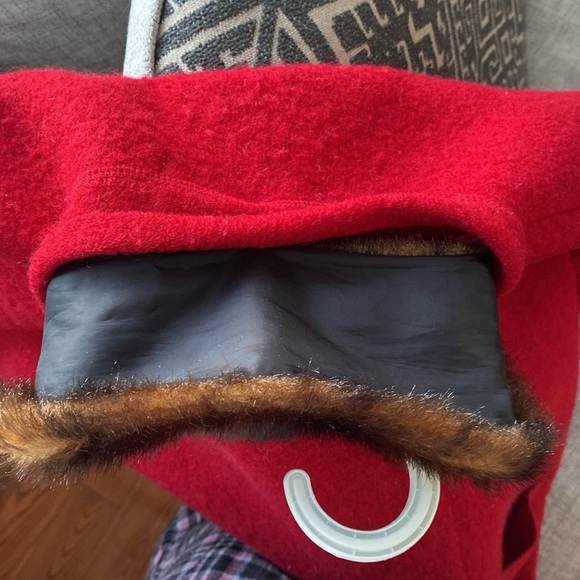 Nygard red 100% wool medium vintage women’s sweater/jacket with faux fur collar. - Picture 9 of 12